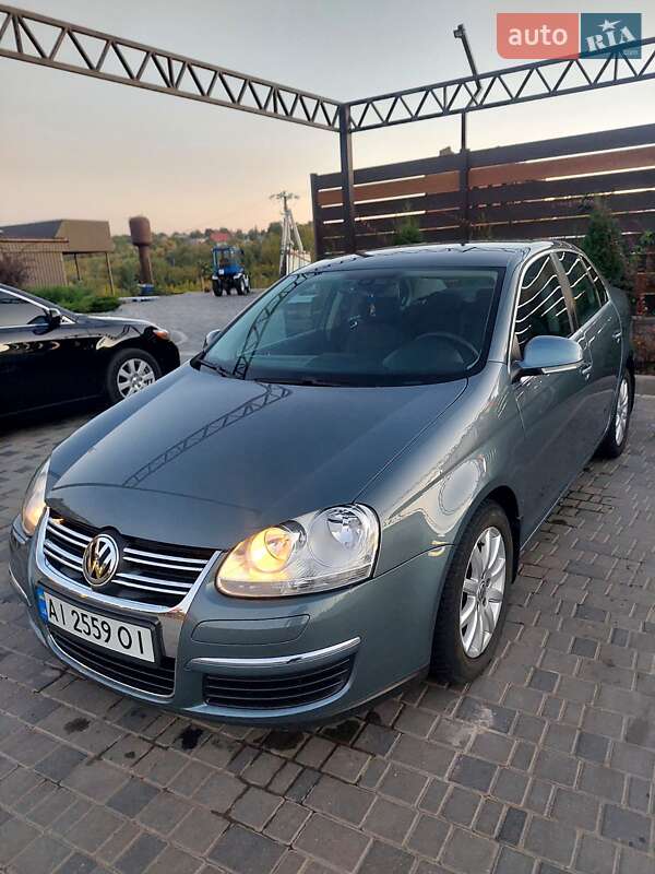 Седан Volkswagen Jetta 2009 в Новоукраинке