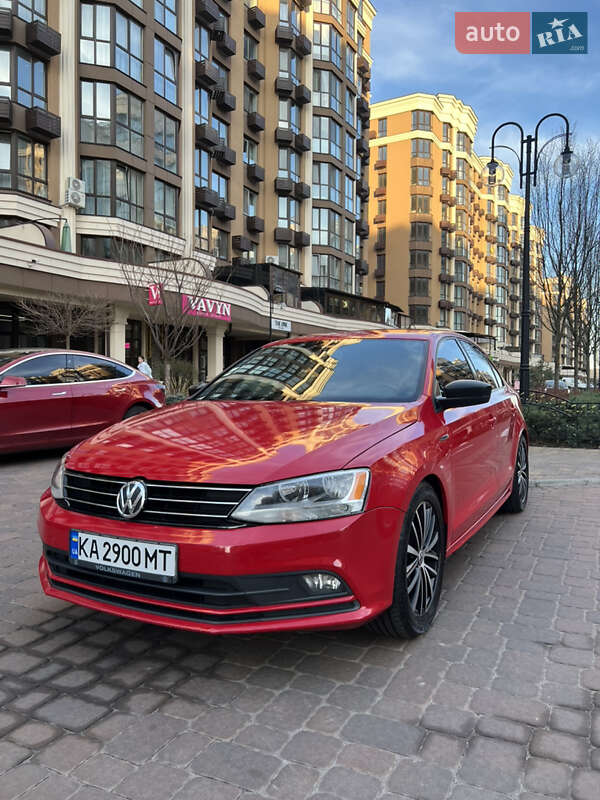 Седан Volkswagen Jetta 2015 в 