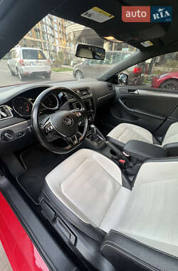 Седан Volkswagen Jetta 2015 в 