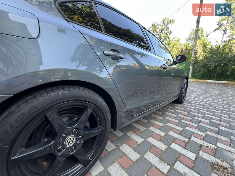 Седан Volkswagen Jetta 2014 в Киеве