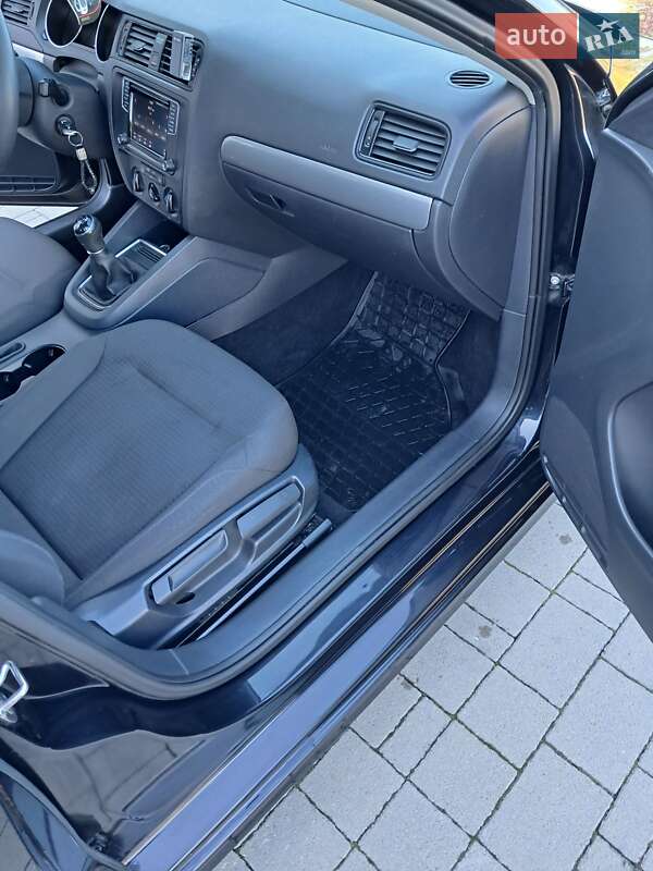 Седан Volkswagen Jetta 2015 в Мурованом фото 6 Седан Volkswagen Jetta 2015 в Мурованом