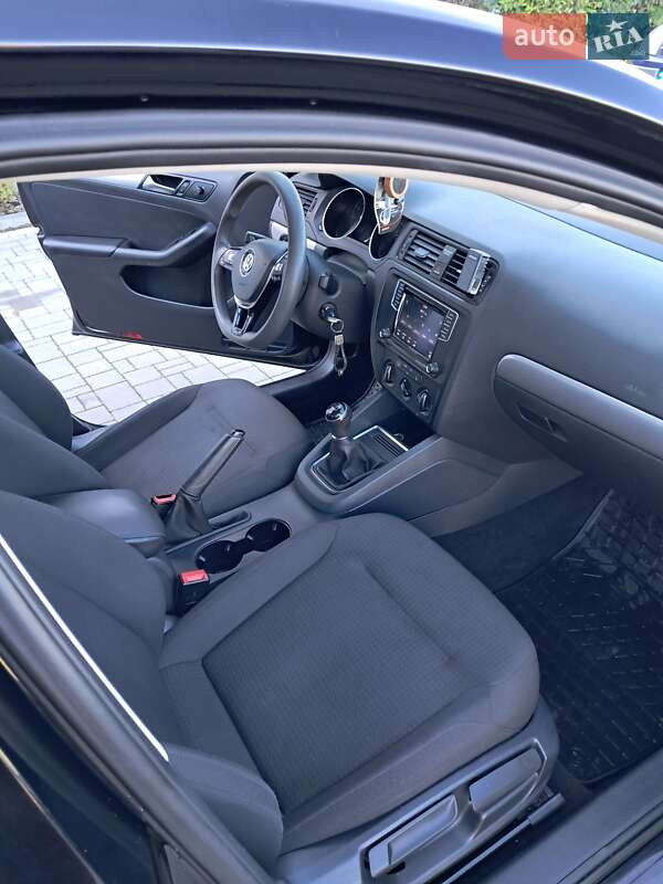 Седан Volkswagen Jetta 2015 в Мурованом фото 30 Седан Volkswagen Jetta 2015 в Мурованом