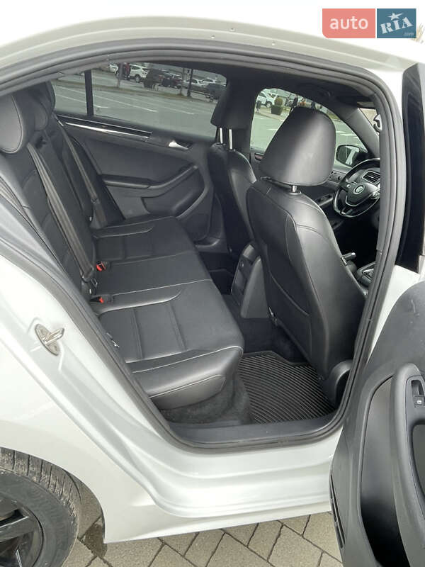 Седан Volkswagen Jetta 2017 в Хмельницькому