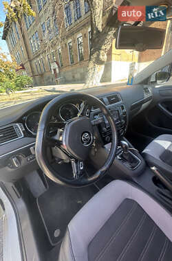 Седан Volkswagen Jetta 2016 в 