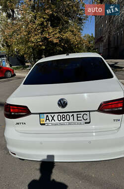 Седан Volkswagen Jetta 2016 в 