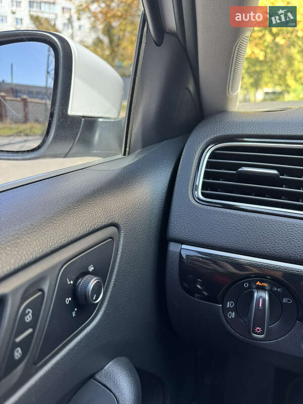 Седан Volkswagen Jetta 2016 в Харькове