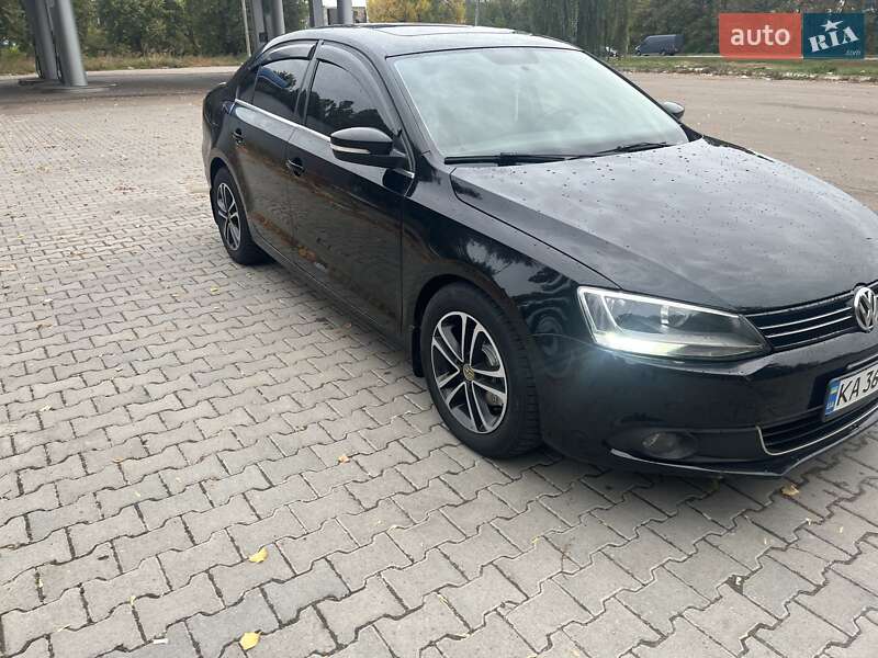 Седан Volkswagen Jetta 2011 в 