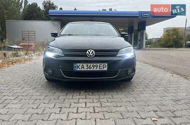 Седан Volkswagen Jetta 2011 в 