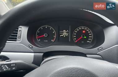 Седан Volkswagen Jetta 2011 в 