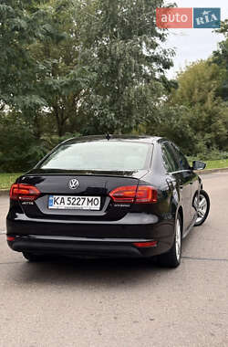 Седан Volkswagen Jetta 2013 в 