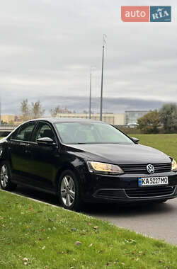 Седан Volkswagen Jetta 2013 в 