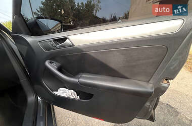 Седан Volkswagen Jetta 2014 в 