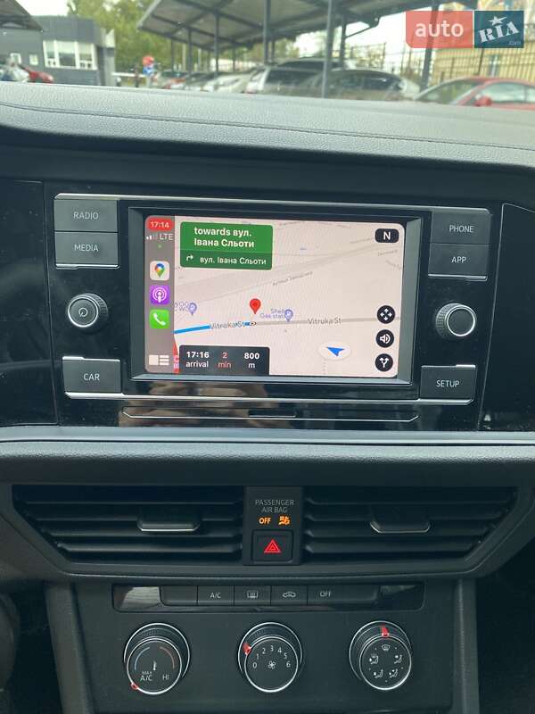 Седан Volkswagen Jetta 2019 в Житомире