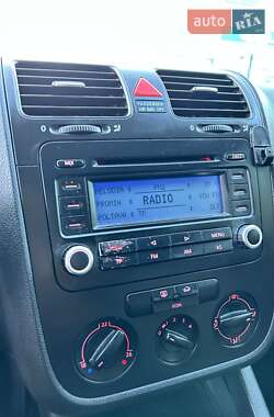 Седан Volkswagen Jetta 2005 в 