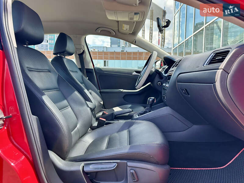 Седан Volkswagen Jetta 2014 в Киеве фото 42 Седан Volkswagen Jetta 2014 в Киеве