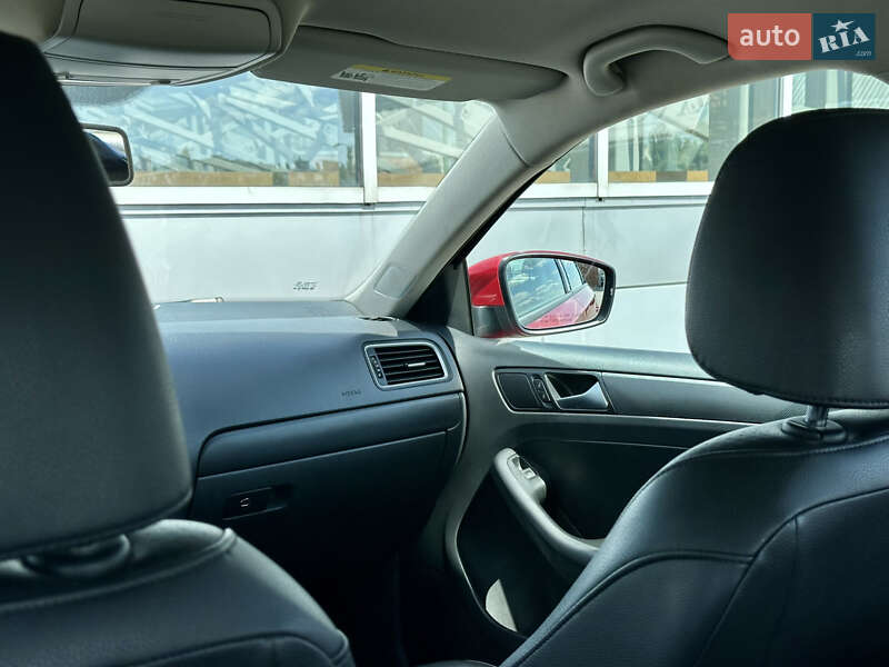 Седан Volkswagen Jetta 2014 в Киеве фото 47 Седан Volkswagen Jetta 2014 в Киеве