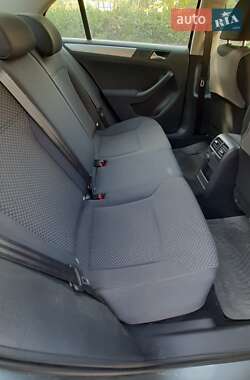 Седан Volkswagen Jetta 2011 в 