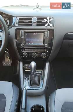 Седан Volkswagen Jetta 2016 в 