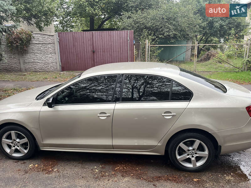 Седан Volkswagen Jetta 2013 в Каменском фото 2 Седан Volkswagen Jetta 2013 в Каменском