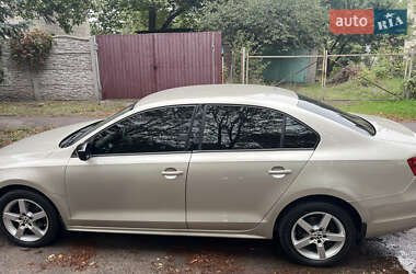 Седан Volkswagen Jetta 2013 в 