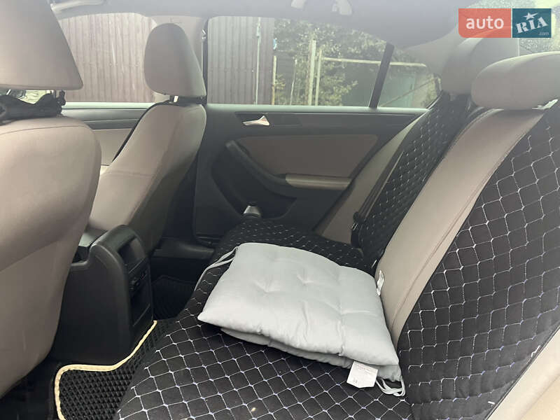 Седан Volkswagen Jetta 2013 в Каменском фото 6 Седан Volkswagen Jetta 2013 в Каменском