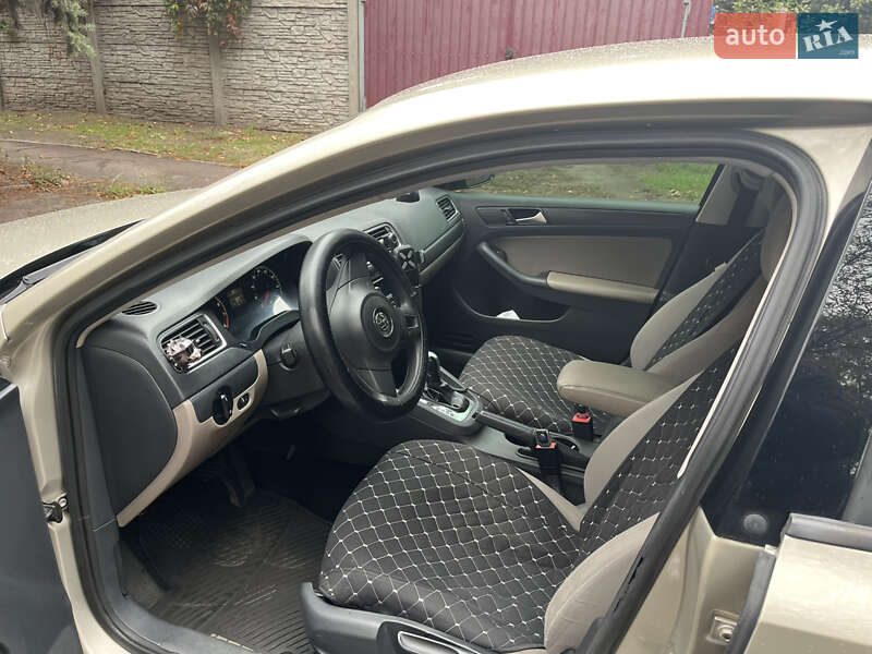 Седан Volkswagen Jetta 2013 в Каменском фото 10 Седан Volkswagen Jetta 2013 в Каменском