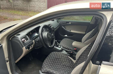 Седан Volkswagen Jetta 2013 в 