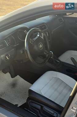 Седан Volkswagen Jetta 2013 в 