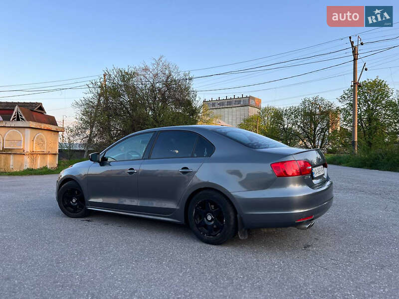 Седан Volkswagen Jetta 2014 в Стрые