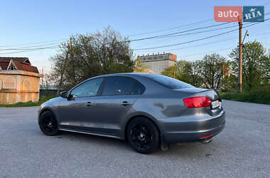 Седан Volkswagen Jetta 2014 в 