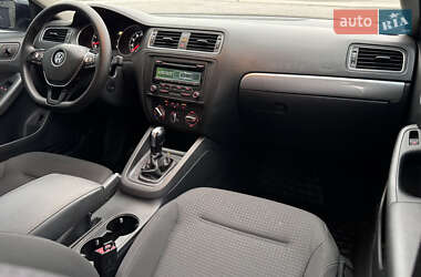 Седан Volkswagen Jetta 2014 в 