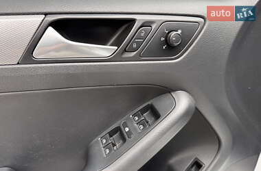 Седан Volkswagen Jetta 2014 в 