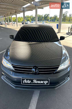 Седан Volkswagen Jetta 2015 в 