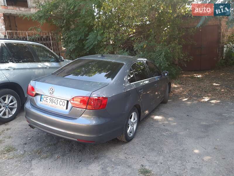 Седан Volkswagen Jetta 2013 в Черновцах