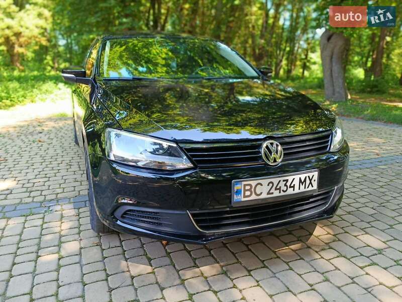 Седан Volkswagen Jetta 2014 в Львові