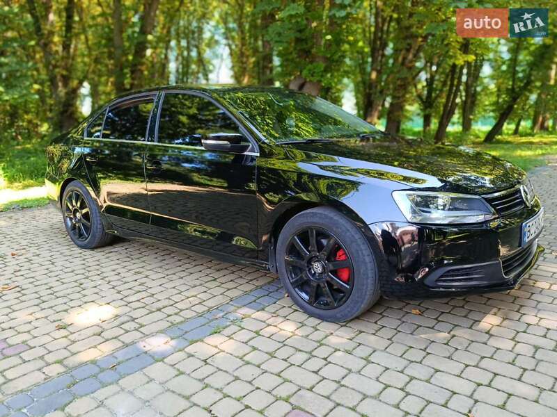 Седан Volkswagen Jetta 2014 в Львові