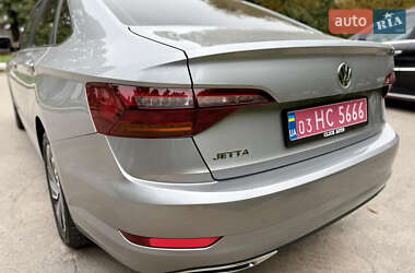 Седан Volkswagen Jetta 2019 в 