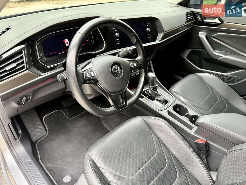 Седан Volkswagen Jetta 2019 в Ровно