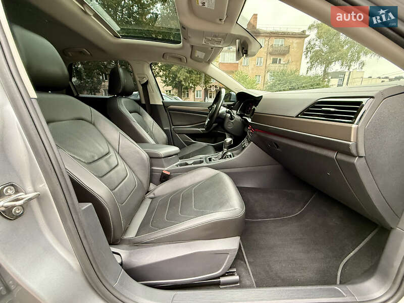 Седан Volkswagen Jetta 2019 в Ровно