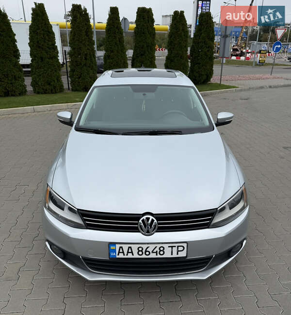 Седан Volkswagen Jetta 2011 в 