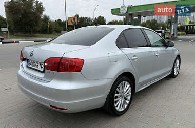 Седан Volkswagen Jetta 2011 в 