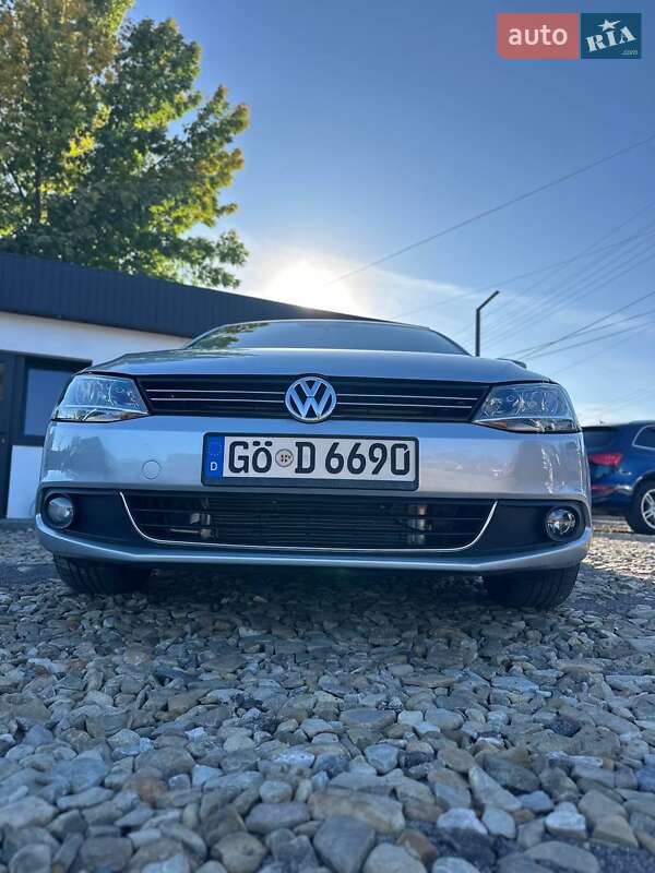 Седан Volkswagen Jetta 2013 в Самборе
