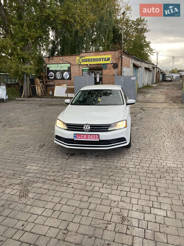 Седан Volkswagen Jetta 2017 в Львове