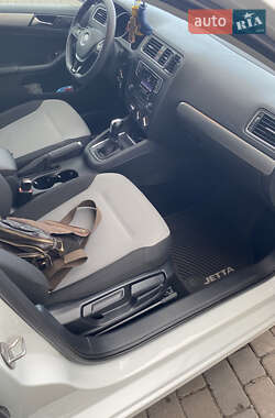Седан Volkswagen Jetta 2017 в 
