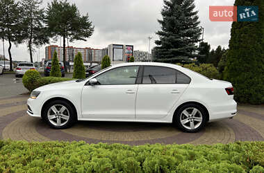 Седан Volkswagen Jetta 2016 в 