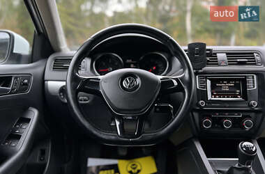Седан Volkswagen Jetta 2016 в 