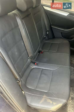 Седан Volkswagen Jetta 2011 в 