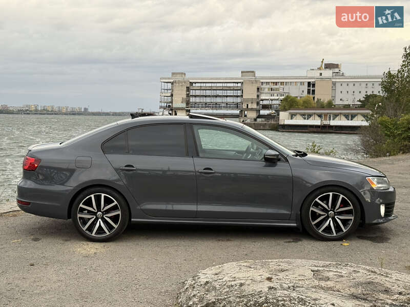 Седан Volkswagen Jetta 2012 в Днепре