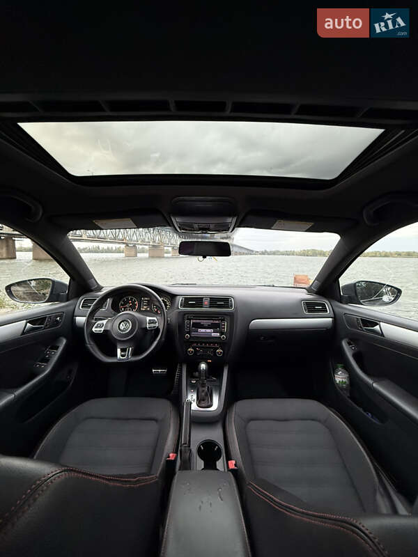 Седан Volkswagen Jetta 2012 в Днепре
