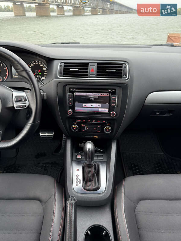 Седан Volkswagen Jetta 2012 в Днепре